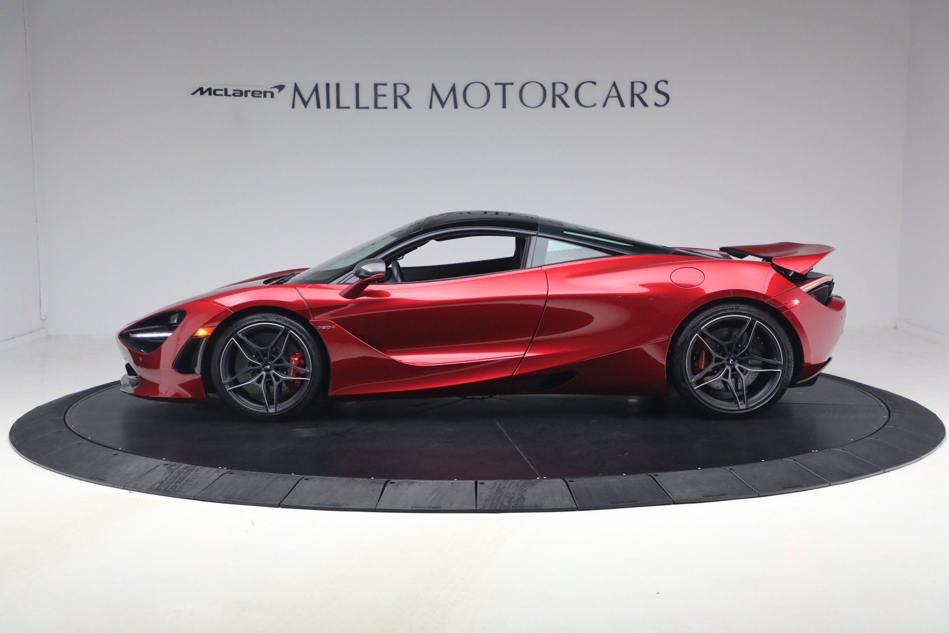 Used 2019 McLaren 720S Performance RWD image 2