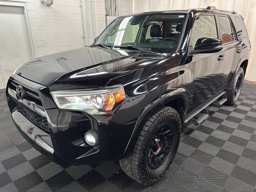 Used 2022 Toyota 4Runner SR5 Premium w/ Moonroof Package AWD/4WD image 4