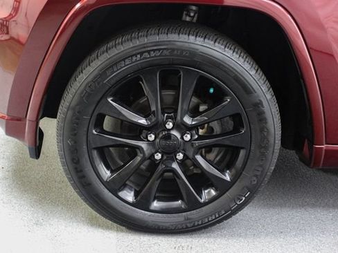 Used 2019 Jeep Grand Cherokee Altitude AWD/4WD image 12
