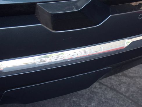 Used 2022 GMC Acadia Denali w/ Denali Technology Package FWD image 20