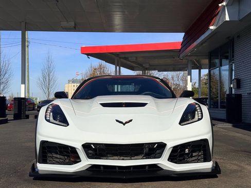 Used 2016 Chevrolet Corvette Z06 w/ 3LZ Preferred Equipment Group image 14