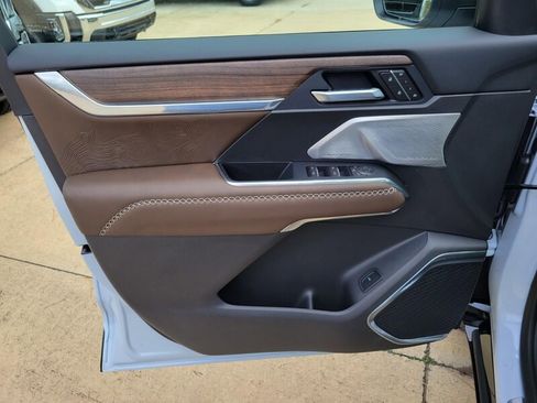 New 2026 GMC Acadia Denali Ultimate w/ LPO, Floor Liner Package image 25