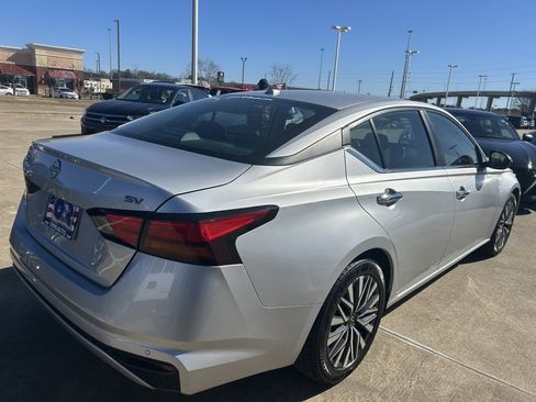 Used 2024 Nissan Altima 2.5 SV image 5