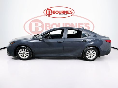 Used 2025 Toyota Camry LE image 5