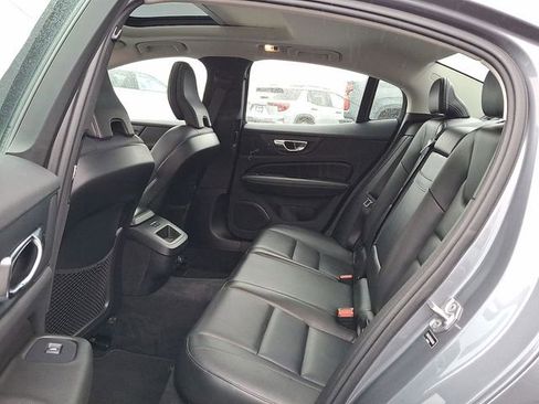 Used 2019 Volvo S60 T6 Momentum w/ Multimedia Package image 24