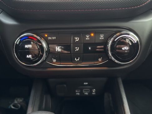 Used 2023 Chevrolet TrailBlazer RS w/ Sun and Liftgate Package image 38