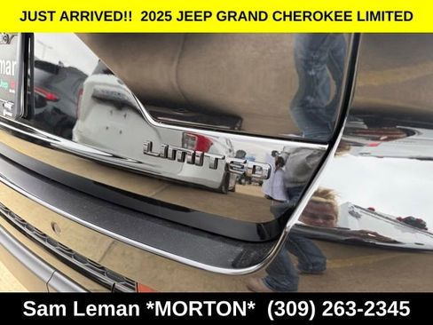 New 2025 Jeep Grand Cherokee Limited w/ Black Appearance Package image 10