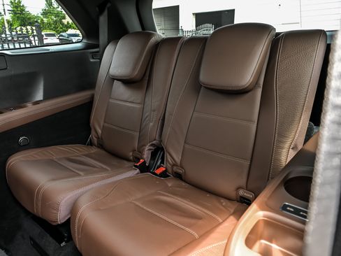 Used 2024 Mercedes-Benz GLS 450 4MATIC w/ AMG Line Exterior image 15