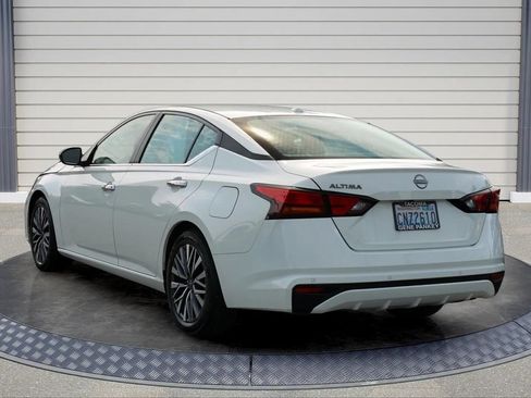 Used 2025 Nissan Altima 2.5 SV FWD image 5
