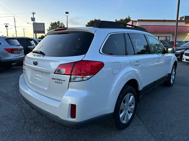 Used 2010 Subaru Outback 2.5i Limited AWD/4WD image 5