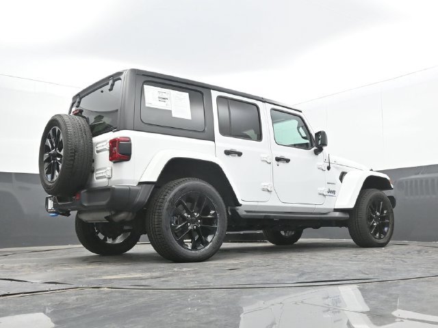 Used 2023 Jeep Wrangler Unlimited Sahara w/ Cold Weather Group AWD/4WD image 57