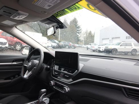 Used 2025 Nissan Altima 2.5 SR w/ SR Premium Package image 20