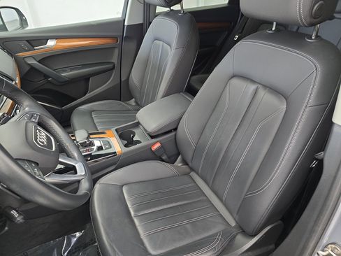 Used 2023 Audi Q5 Premium w/ Convenience Package image 15