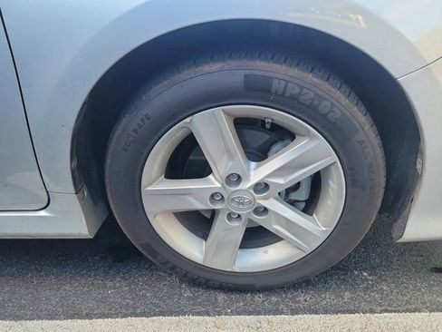 Used 2014 Toyota Camry SE FWD image 3