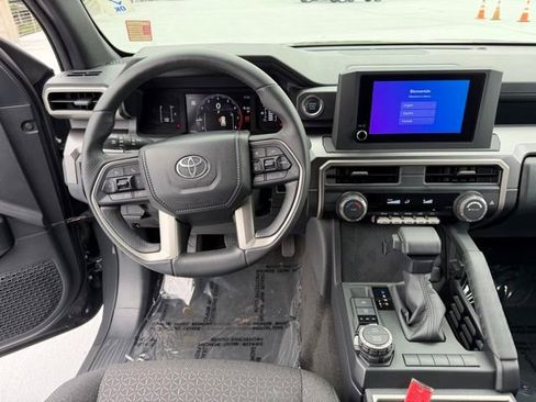 Certified 2025 Toyota 4Runner SR5 AWD/4WD image 17
