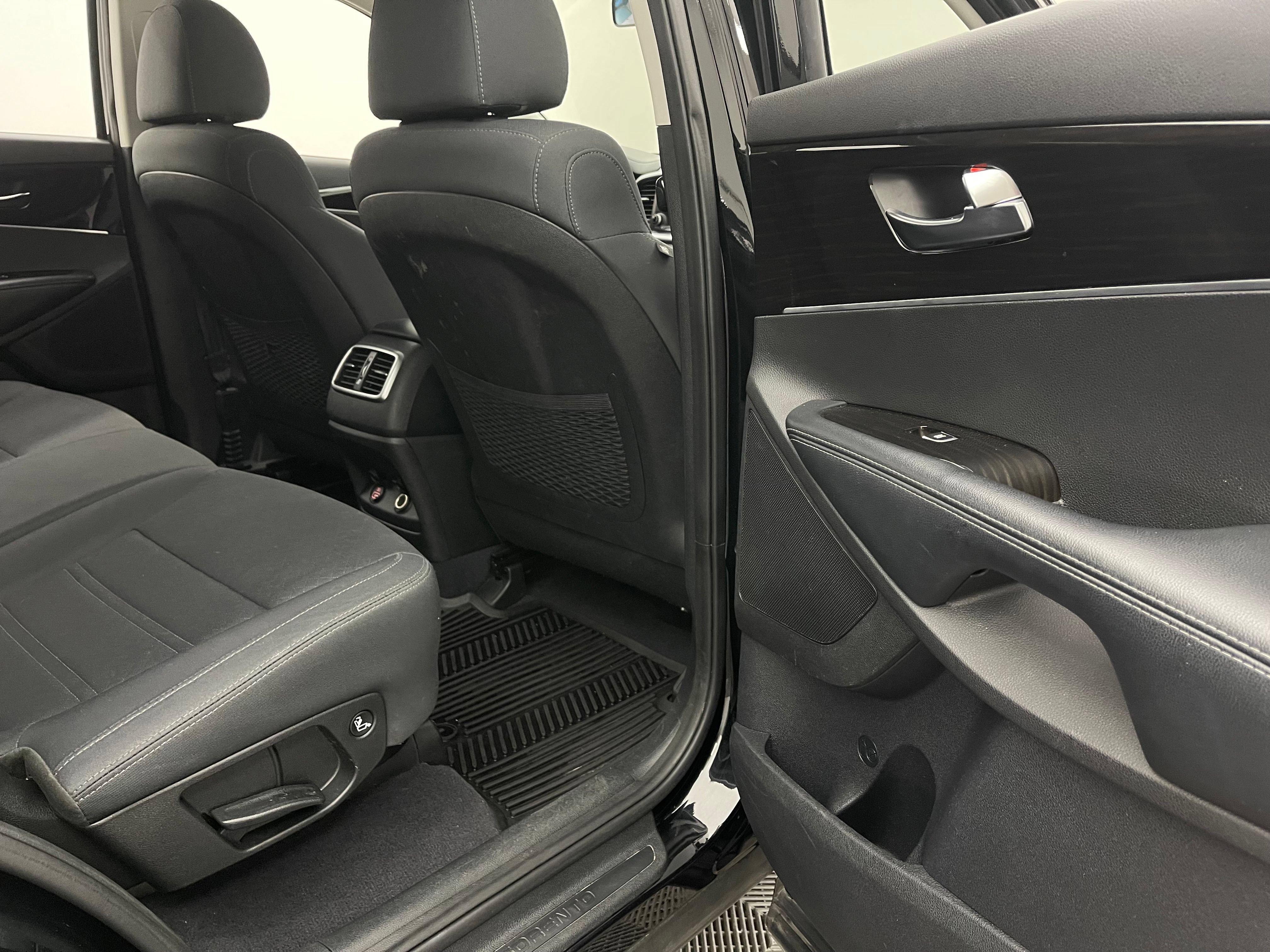 Used 2020 Kia Sorento LX FWD image 31
