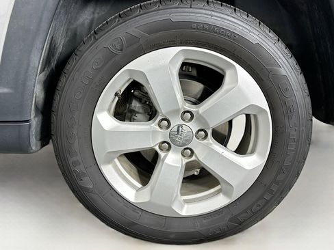 Used 2018 Jeep Compass Latitude w/ Popular Equipment Group image 11