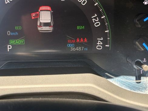 Used 2025 Toyota RAV4 XLE AWD/4WD image 12