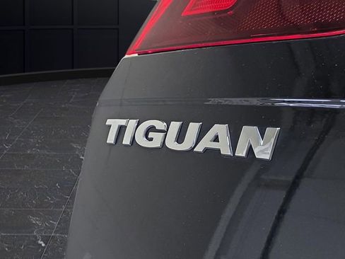 Used 2021 Volkswagen Tiguan S image 32