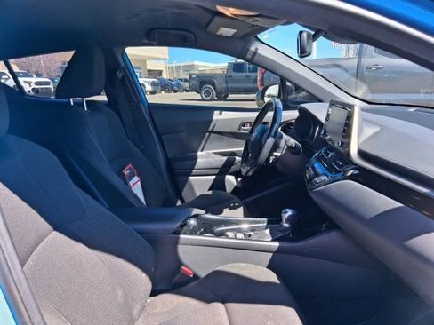 Used 2019 Toyota C-HR XLE image 13