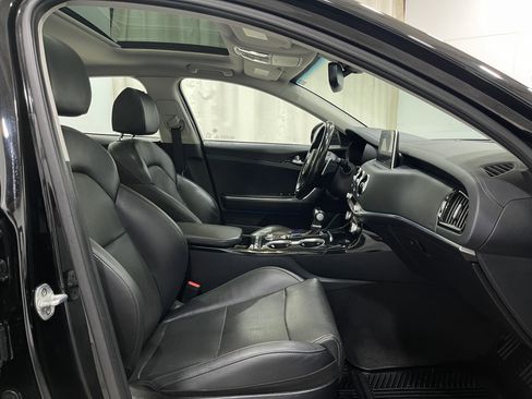 Used 2019 Kia Stinger Premium image 32