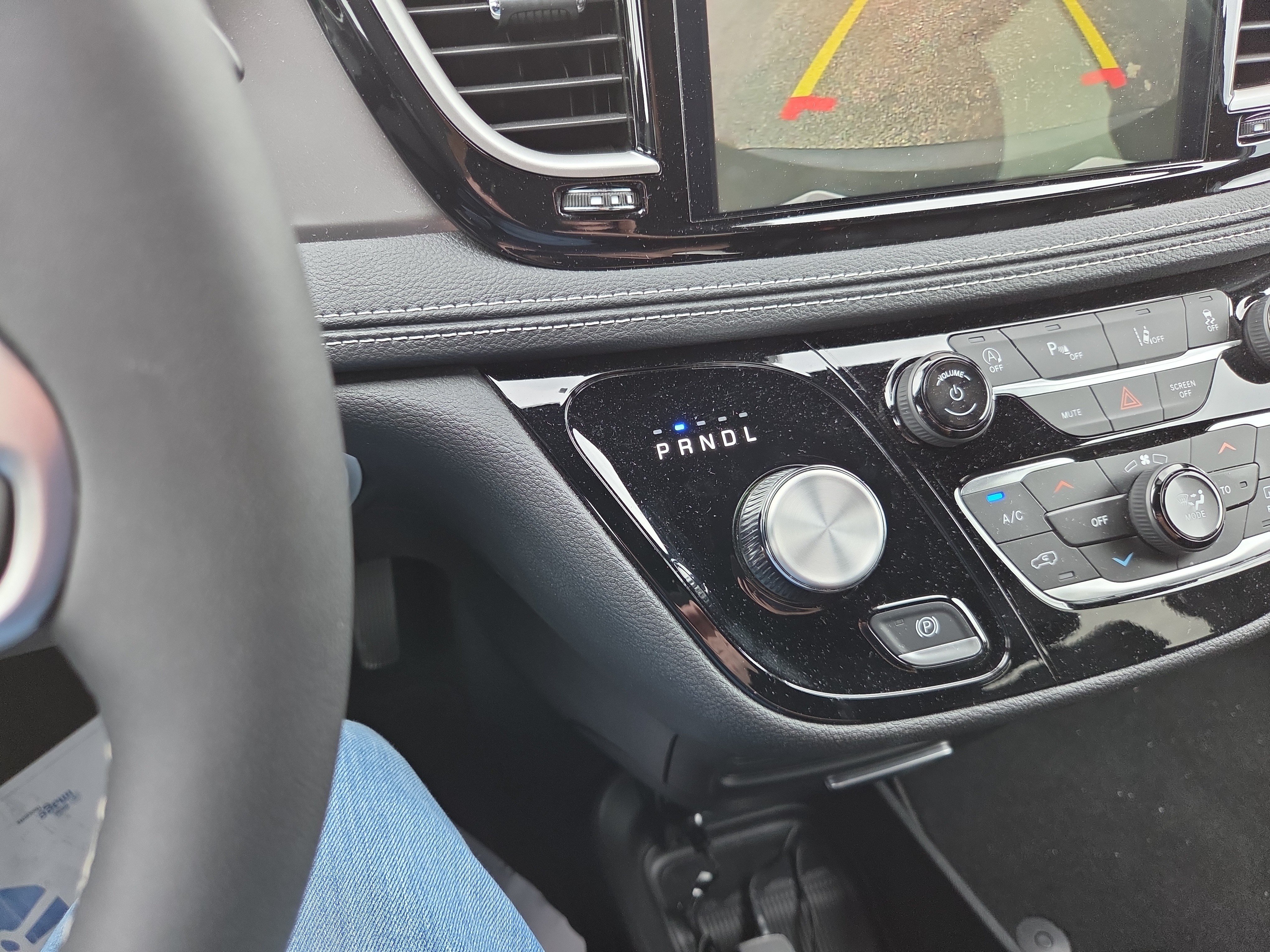 Used 2026 Chrysler Pacifica Select FWD image 11