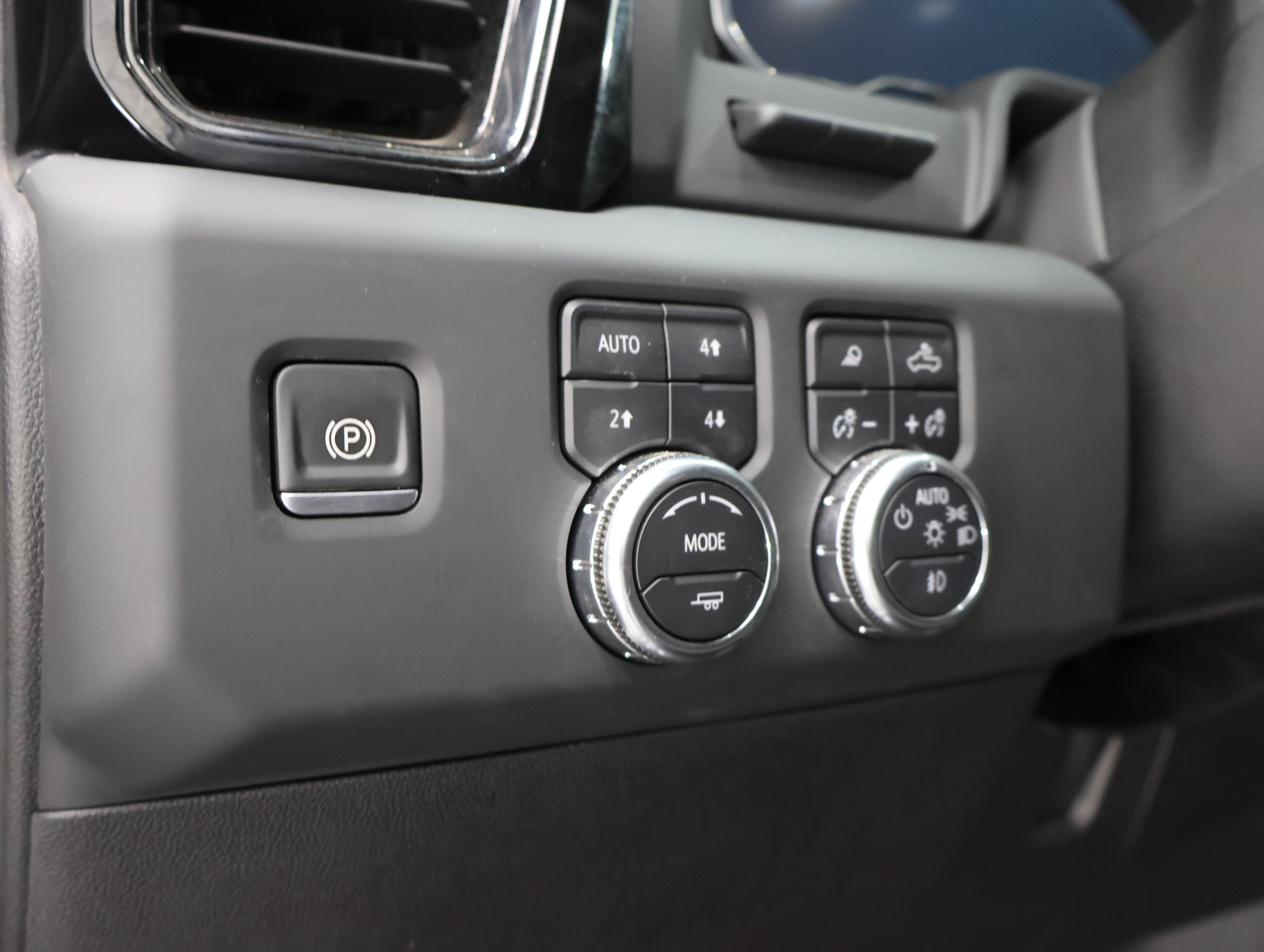 Used 2025 GMC Sierra 2500 AT4 w/ AT4 Premium Plus Package AWD/4WD image 53