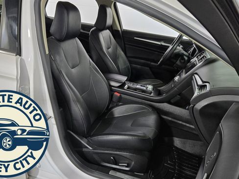 Used 2020 Ford Fusion Titanium image 34