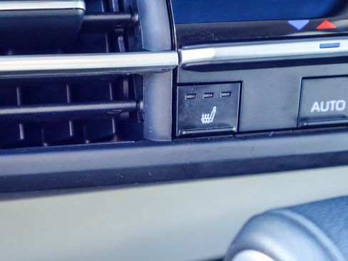 Used 2023 Toyota Sienna XLE image 6