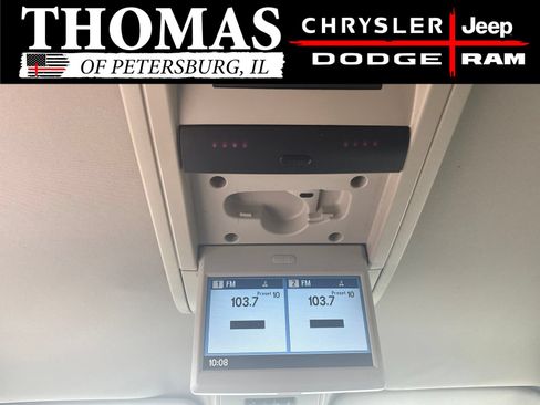 Used 2013 Chrysler Town & Country Touring FWD image 23