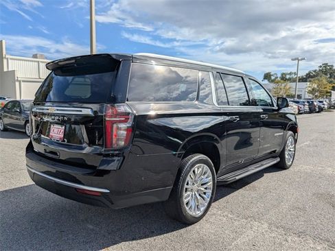 Used 2023 Chevrolet Suburban High Country w/ Advanced Technology Package image 5