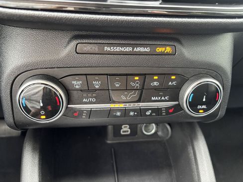 Used 2025 Ford Escape ST-Line Select AWD/4WD image 27