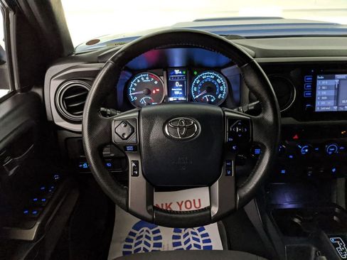Used 2018 Toyota Tacoma TRD Sport image 16
