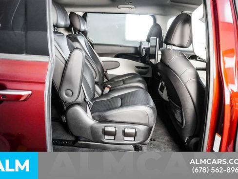 Used 2022 Kia Carnival SX Prestige image 22