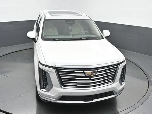 Certified 2025 Cadillac Escalade Premium Luxury Platinum AWD/4WD image 45
