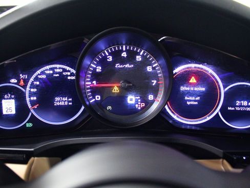 Used 2022 Porsche Cayenne Turbo image 19
