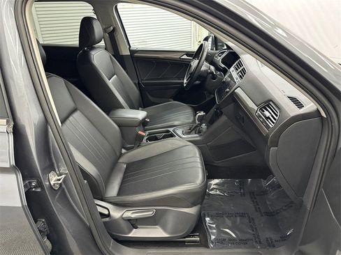 Used 2024 Volkswagen Tiguan SE image 14