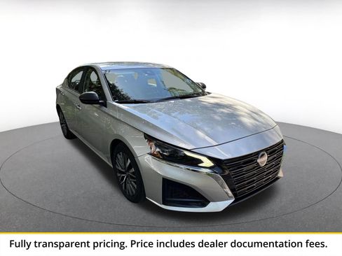 Used 2025 Nissan Altima 2.5 SV FWD image 1