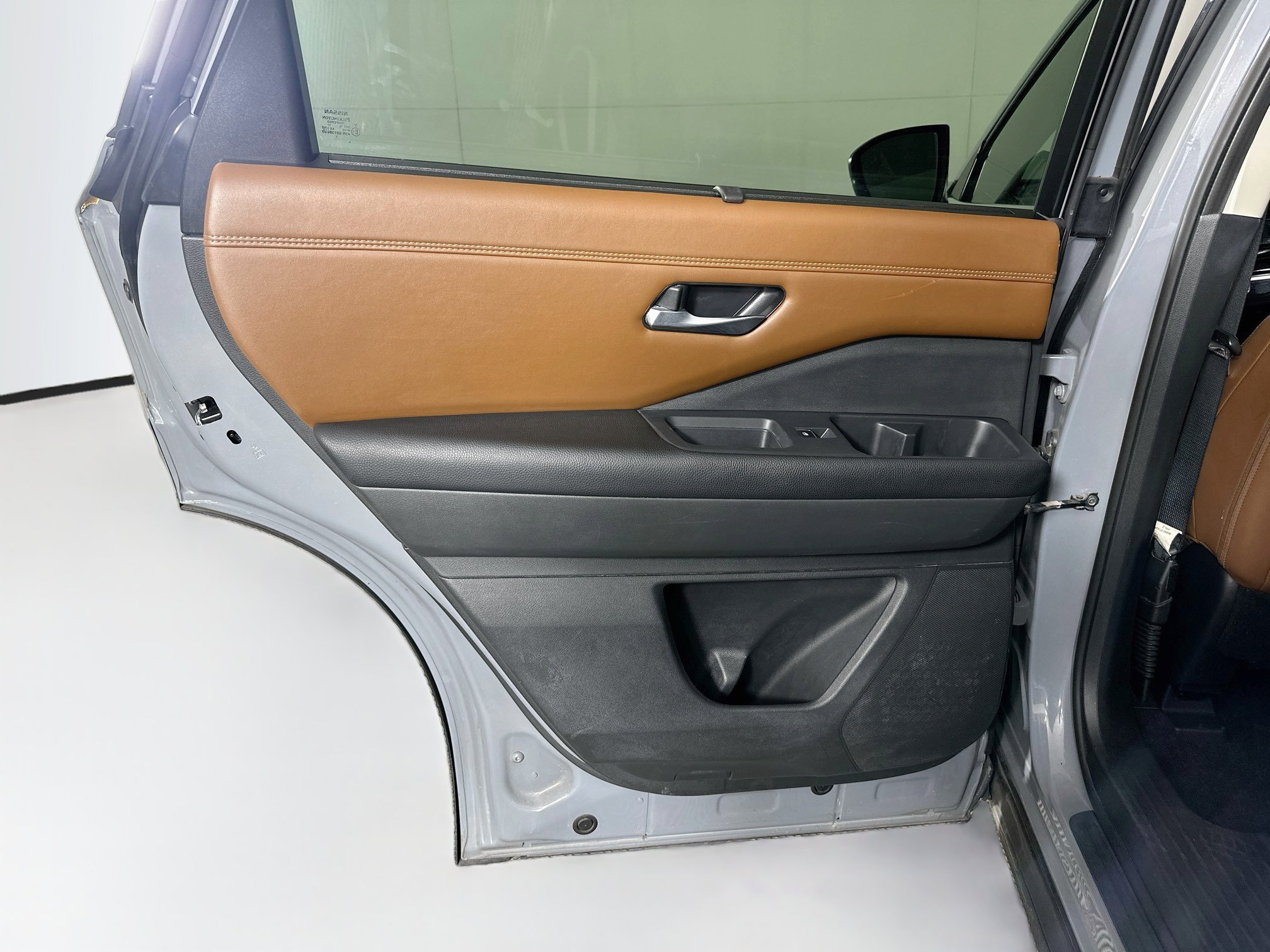 Used 2023 Nissan Pathfinder Platinum w/ Cargo Package FWD image 28