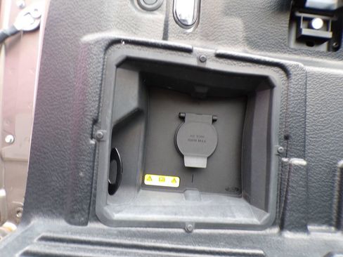 Used 2022 Ford F150 Lariat w/ Equipment Group 502A High image 11