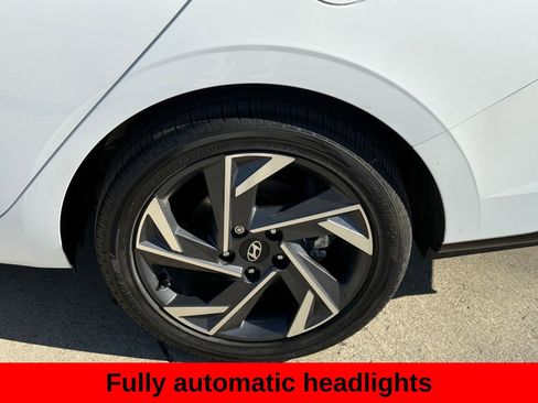 Used 2025 Hyundai Elantra Limited image 13