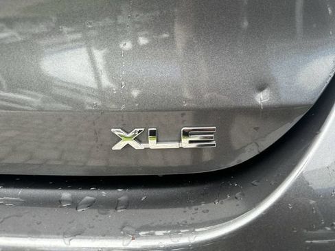 Used 2024 Toyota Highlander XLE FWD image 38