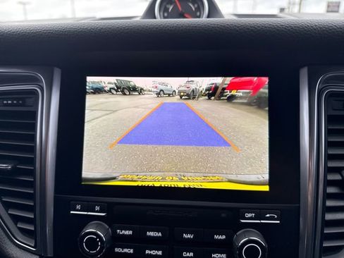 Used 2018 Porsche Macan Sport Edition image 46