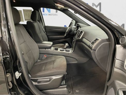 Used 2020 Jeep Grand Cherokee Laredo image 15