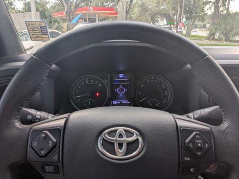 Used 2020 Toyota Tacoma TRD Off-Road w/ TRD Premium Off Road Package AWD/4WD image 36
