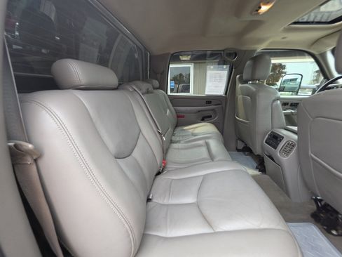 Used 2007 GMC Sierra 2500 SLT w/ Heavy-Duty Power Package AWD/4WD image 10