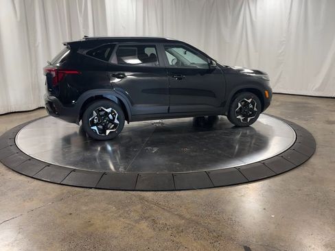 Certified 2025 Kia Seltos S image 2