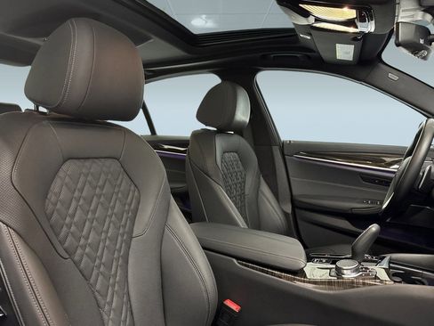 Certified 2023 BMW 530i w/ Premium Package image 32