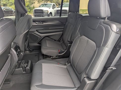 New 2025 Jeep Grand Cherokee L Laredo w/ Luxury Tech Group I image 31