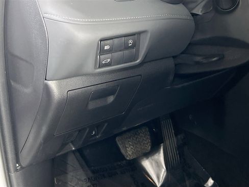 Used 2023 Toyota Highlander XLE image 10